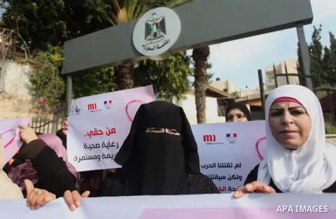 Palestinian Cancer patients take part in a protest to demand for their treatment, in front of the headquarters of the Council of Ministers in Gaza city December 9, 2014. Photo by Ashraf Amra