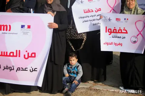 Palestinian Cancer patients take part in a protest to demand for their treatment, in front of the headquarters of the Council of Ministers in Gaza city December 9, 2014. Photo by Ashraf Amra