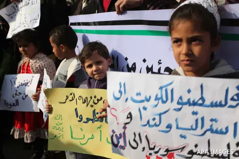 Palestinian refugees from Syrian, Yemen, Libya, take part in a protest to demand their rights, in front of the headquarters of the Council of Ministers in Gaza city December 9, 2014. Photo by Ashraf Amra