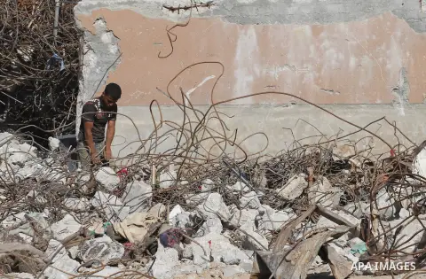 Palestinian workers extract iron from the rubbles of houses that witnesses said was destroyed by Israeli shelling during the most recent conflict between Israel and Hamas, in the east of Gaza City, December 10, 2014. Acc...