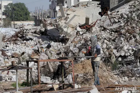 Palestinian workers extract iron from the rubbles of houses that witnesses said was destroyed by Israeli shelling during the most recent conflict between Israel and Hamas, in the east of Gaza City, December 10, 2014. Acc...