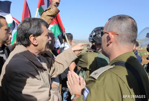 An Israeli border guard argues with Palestinian official Ziad Abu Ein (L), in charge of the issue of Israeli settlements for the Palestinian Authority, during a demonstration in the village of Turmus Aya near Ramallah, o...