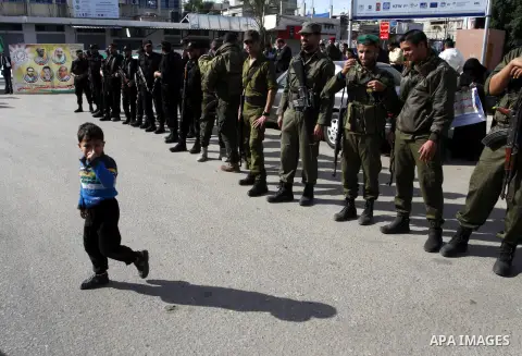 Members Palestinian security forces take part in a rally in solidarity with al-Aqsa mosque in Jerusalem, in Rafah in the southern Gaza Strip, December 11, 2014. Photo by Abed Rahim Khatib