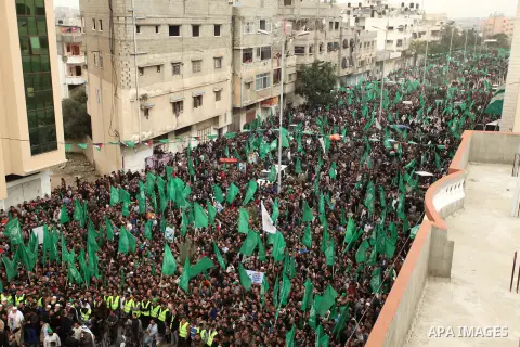 Palestinians Hamas supporters take part in a rally ahead of the 27th anniversary of the movement founding, in Jabaliya in the northern Gaza Strip December 12, 2014. Photo by Ashraf Amra