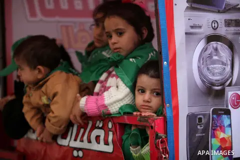 Palestinians Hamas supporters take part in a rally ahead of the 27th anniversary of the movement founding, in Jabaliya in the northern Gaza Strip December 12, 2014. Photo by Ashraf Amra