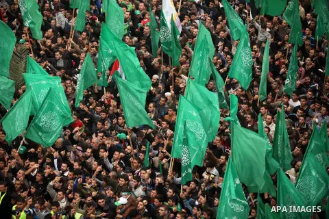 Palestinians Hamas supporters take part in a rally ahead of the 27th anniversary of the movement founding, in Jabaliya in the northern Gaza Strip December 12, 2014. Photo by Ashraf Amra
