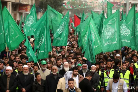 Palestinians Hamas supporters take part in a rally ahead of the 27th anniversary of the movement founding, in Jabaliya in the northern Gaza Strip December 12, 2014. Photo by Ashraf Amra