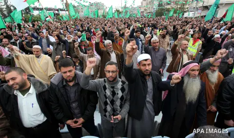 Palestinians Hamas supporters take part in a rally ahead of the 27th anniversary of the movement founding, in Khan Younis in the southern Gaza Strip December 12, 2014. Photo by Ramadal El-Agha