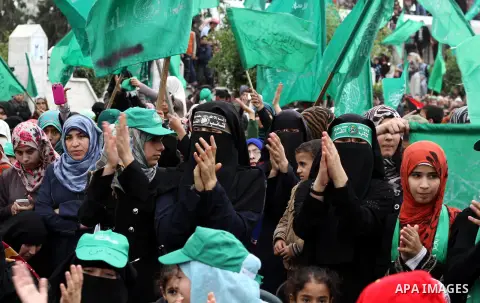 Palestinians Hamas supporters take part in a rally ahead of the 27th anniversary of the movement founding, in Khan Younis in the southern Gaza Strip December 12, 2014. Photo by Ramadal El-Agha