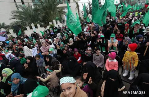 Palestinians Hamas supporters take part in a rally ahead of the 27th anniversary of the movement founding, in Khan Younis in the southern Gaza Strip December 12, 2014. Photo by Ramadal El-Agha