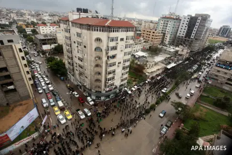 Palestinian supporters of Hamas movement attend a rally marking the 27th anniversary of Hamas' founding, in Gaza City December 14, 2014. Photo by Ashraf Amra