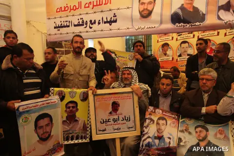 Palestinians take part a protest demanding the release of their relatives prisoners held in Israeli jails, in front of the Red Cross office in Gaza City, on Dec. 15, 2014. Photo by Ashraf Amra