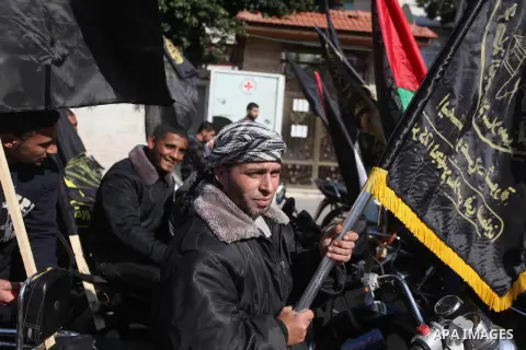 Palestinian Islamic Jihad movement supporters take part in a rally to show solidarity with prisoners held in Israeli jails, in front of Red cross office, in Gaza city December 16, 2014. Photo by Ashraf Amra
