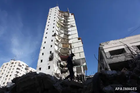 A Palestinian worker removes the rubbles from the Italian Complex, which was destroyed by Israeli air strike during the Israel-Gaza conflict, in Gaza city on December 17, 2014. Photo by Ashraf Amra