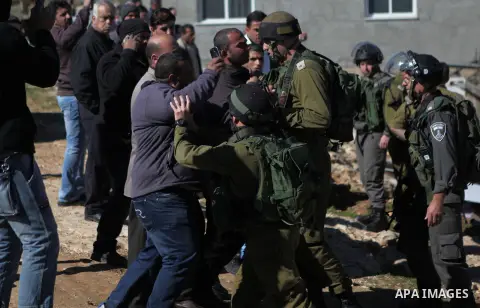 Israeli border policemen clash with a Palestinian man after two houses belongings to Palestinians were demolished by the Israeli army south of the West Bank city of Hebron January 20, 2015. The owners of the house said t...