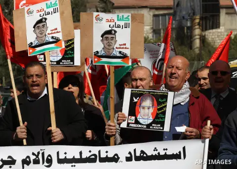 Palestinians take part a protest demanding the release of their relatives prisoners held in Israeli jails, in the West Bank city of Nablus on February 5, 2015. Photo by Nedal Eshtayah