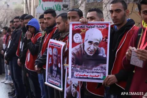 Palestinians take part a protest demanding the release of their relatives prisoners held in Israeli jails, in front of the Red Cross office in Gaza City, on February 16, 2015. Photo by Mohammed Asad