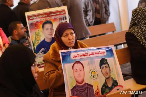 Palestinians take part a protest demanding the release of their relatives prisoners held in Israeli jails, in front of the Red Cross office in Gaza City, on February 16, 2015. Photo by Mohammed Asad