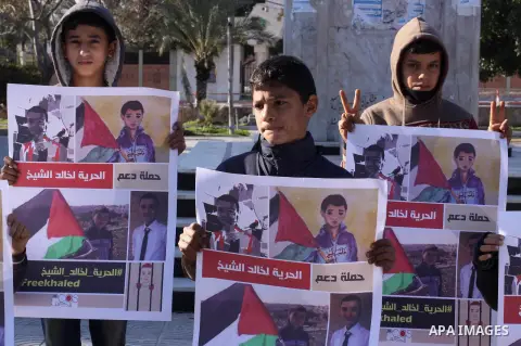 Palestinian children hold placards during demonstration demanding the release of the prisoner Khalid Sheikh held in Israeli jails in Gaza city, February 21, 2015. Photo by Mohammed Asad