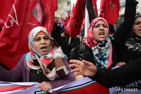 Palestinian women chant slogans during a rally marking the 46th anniversary of the founding of the Democratic Front for the Liberation of Palestine (DFLP), in Rafah in the southern Gaza Strip February 23, 2015. Photo by...