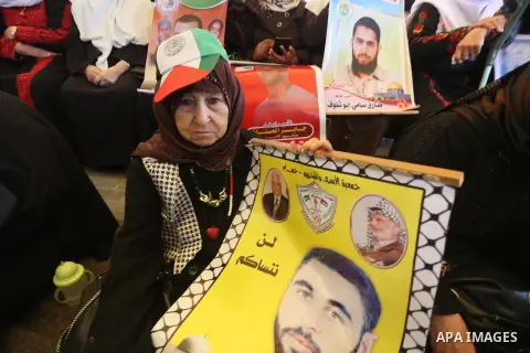 Palestinians take part a protest demanding the release of their relatives prisoners held in Israeli jails, in front of Red cross office, in Gaza city, on March 16, 2015. Photo by Mohammed Asad