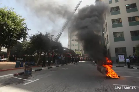 Palestinian Civil Defense members and students take part in a drill at a scene simulating a fire at University College of Applied Sciences by an Israeli air strike, in Gaza city March 24, 2015. Photo by Ashraf Amra