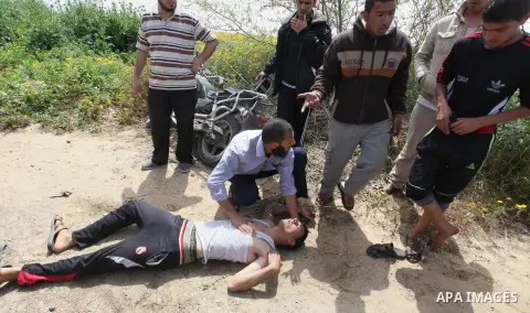 Palestinians help a protester suffering from tear gas fired by Israeli security forces during a rally marking Land day in Khan Younis in the southern Gaza strip, on March 29, 2015. The annual demonstrations mark the deat...