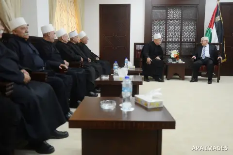 Palestinian President, Mahmoud Abbas (Abu Mazen) meets with a delegation from Druze community in the West bank city of Ramallah on April 6, 2015. Photo by Thaer Ganaim