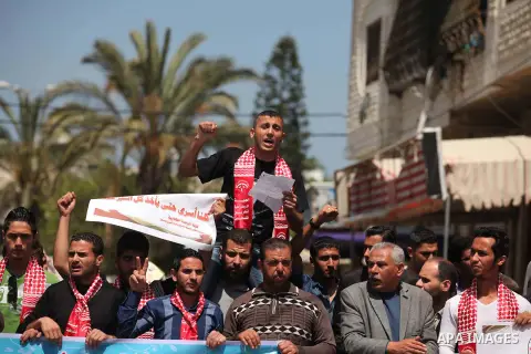 Protesters take part in a protest marking Palestinian Prisoners' Day in front of Red cross office in Gaza City April 19, 2015. Palestinian human rights groups say 6,000 Palestinian prisoners remain in Israeli prisons and...
