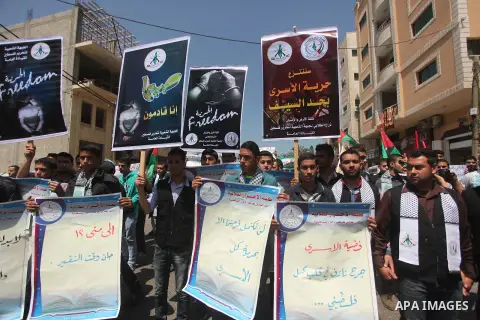 Protesters take part in a protest marking Palestinian Prisoners' Day in front of Red cross office in Gaza City April 19, 2015. Palestinian human rights groups say 6,000 Palestinian prisoners remain in Israeli prisons and...