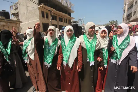 Protesters take part in a protest marking Palestinian Prisoners' Day in front of Red cross office in Gaza City April 19, 2015. Palestinian human rights groups say 6,000 Palestinian prisoners remain in Israeli prisons and...
