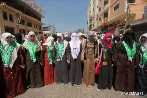 Protesters take part in a protest marking Palestinian Prisoners' Day in front of Red cross office in Gaza City April 19, 2015. Palestinian human rights groups say 6,000 Palestinian prisoners remain in Israeli prisons and...