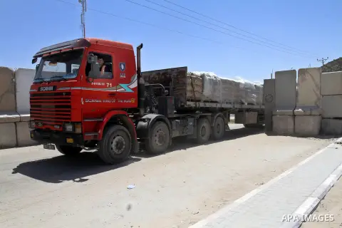 A truck carrying cement is seen after it entered the southern Gaza Strip from Israel through the Kerem Shalom crossing in Rafah on April 29, 2015. Photo by Abed Rahim Khatib