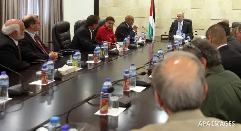 Palestinian Prime Minister Rami Hamdallah meets with members of the US Congress, in the West Bank city of Ramallah on May 5, 2015. Photo by Prime Minister Offic