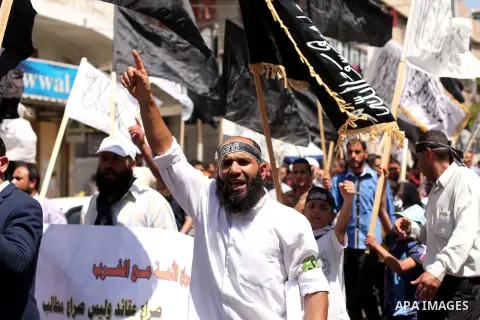 Palestinian supporters of Hizb ut-Tahrir take part in a rally to mark the 94rd anniversary of the overthrow of the Islamic Caliphate, in Gaza city on May 17, 2015. Photo by Ashraf Amra