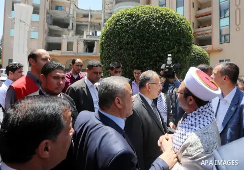 Turkish minister of religious affairs Muhammad Kurmazmore visits the Islamic University, in Gaza city on May 17, 2015. Photo by Mohammed Asad