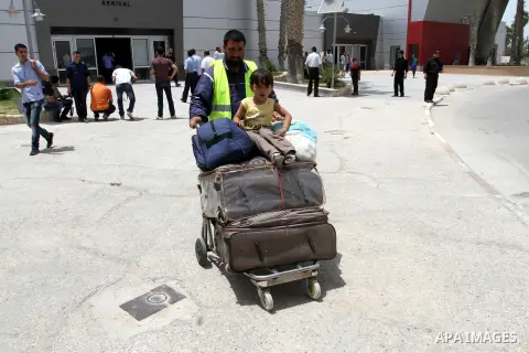 Palestinians coming from Egypt arrive to the Gaza Strip through the Rafah border crossing between Egypt and southern Gaza Strip May 26, 2015. Egyptian authorities opened the Rafah crossing on Tuesday, for the first time...
