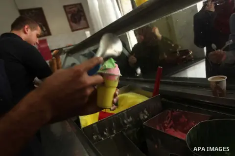 Palestinians buy ice-cream during hot weather in Gaza city on May 27, 2015. Hot weather hit Gaza Strip on Wednesday, and the temperature reached more than 39 degrees Celsius (102 degree Fahrenheit) at noon, Gazans escape...