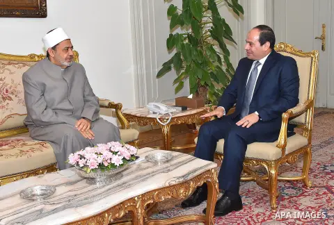 Egyptian President Abdel Fattah al-Sisi meets with Emam of al-Azhar sheikh Ahmed al-Tayeb. Photo by Egyptian Presidency