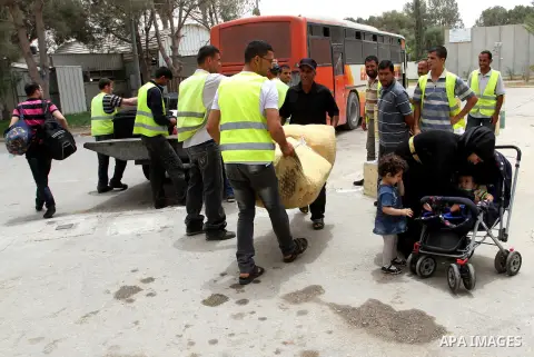 Palestinians return to Gaza arrive at Rafah border crossing between Egypt and southern Gaza Strip May 28, 2015. Egyptian authorities opened the Rafah crossing on Tuesday for three days, for the first time in nearly 80 da...