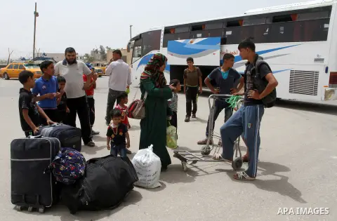 Palestinians return to Gaza arrive at Rafah border crossing between Egypt and southern Gaza Strip May 28, 2015. Egyptian authorities opened the Rafah crossing on Tuesday for three days, for the first time in nearly 80 da...