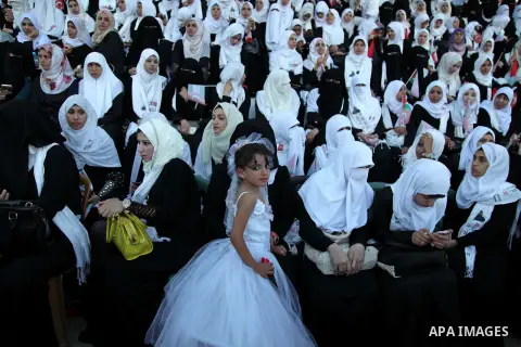 Palestinian brides take part in a mass wedding ceremony in Gaza City, on May 31, 2015. Nearly 2000 Palestinian couples were married in a ceremony funded by the Turkish government and supported by the Hamas movement. Phot...