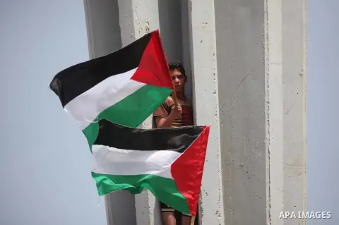Palestinians take part in a protest demanding for the opening of a waterway, reconstruction of houses, and to break the siege at the Gaza seaport on March 07, 2015. Photo by Ashraf Amra