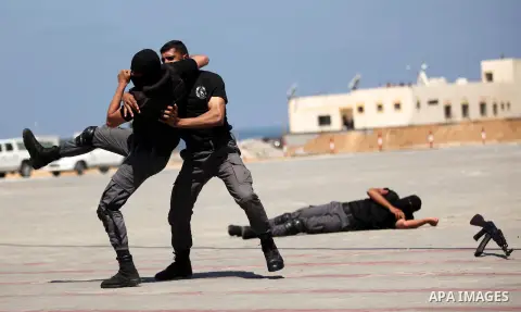 Members of the Palestinian Hamas security forces demonstrate their skills as they take part in a graduation ceremony in Gaza City on June 16, 2015. Photo by Ashraf Amra