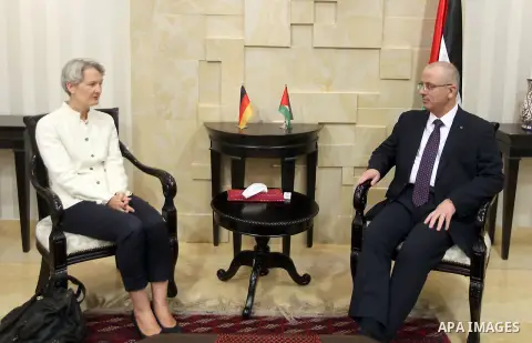 Palestinian Prime Minister Rami Hamdallah meets with the German Representative in Palestinian territories Barbara Wolf, in the West Bank city of Ramallah, June 17, 2015. Photo by Prime Minister Office