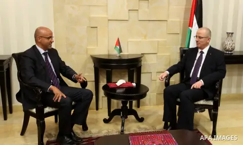 Palestinian Prime Minister Rami Hamdallah meets with Special Representative of the United Nations Development Programme Roberto Valent, in the West Bank city of Ramallah, June 17, 2015. Photo by Prime Minister Office