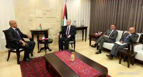 Palestinian Prime Minister Rami Hamdallah meets with Special Representative of the United Nations Development Programme Roberto Valent, in the West Bank city of Ramallah, June 17, 2015. Photo by Prime Minister Office