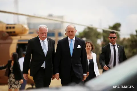 France's Foreign Minister Laurent Fabius is welcomed by Palestinian Foreign Minister Riyad al-Maliki upon Fabius' arrival at the West Bank city of Ramallah June 21, 2015. Prime Minister Benjamin Netanyahu prefaced talks...