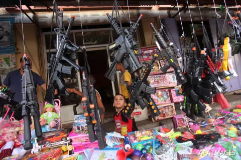 Palestinians shop in a market for the Eid al-Fitr, a three-day holiday that marks the end of the fasting month of Ramadan, in Gaza city on July 16, 2015, as Muslims the world over prepare to celebrate Eid al-Fitr, starti...