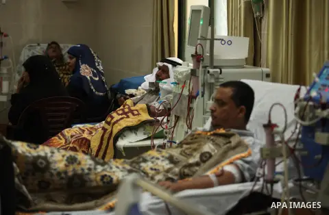A Palestinian patient gets his kidneys washed at the dialysis department al-Aqsa Martyrs Hospital in Deir al-Balah in the northern Gaza Strip July 29, 2015. Photo by Ashraf Amra